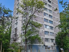 Titan, Camil Ressu, 200 m metrou Nicolae Grigorescu